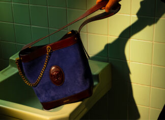 Versace เปิดตัวกระเป๋าคอลเลคชัน PIVOT ครั้งแรกบนรันเวย์ Spring Summer 2026