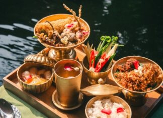 คลายร้อนให้ชื่นใจกับ “ข้าวแช่ จิม ทอมป์สัน” สำรับหน้าร้อนสุดไอคอนิกกลับมาเสิร์ฟให้หายคิดถึงแล้วชิมได้ที่ “ร้านอาหารไทย จิม ทอมป์สัน” หรือเลือกสั่งเซตปิ่นโตกลับบ้าน ตั้งแต่วันนี้ถึง 17 พ.ค. 69 เท่านั้น