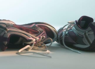 BALENCIAGA SNEAKER CAMPAIGN – RADAR AND TRIPLE S.2