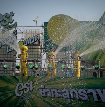 สาดความซ่ากระหึ่มทั่วประเทศ! “เอส” เปิดตัว “est Shoot Salty Lemonade” ยึดแลนด์มาร์คสาดน้ำทั่วไทย บูสทะลุกราฟให้ฉ่ำช่วงสงกรานต์
