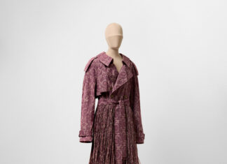 เบอร์เบอรี่ เฉลิมฉลองครบรอบ 170 ปี จับมือกับ V&A เปิดตัวนิทรรศการที่นำเสนอประวัติศาสตร์และนวัตกรรมของเทรนช์โค้ทอันเป็นเอกลักษณ์