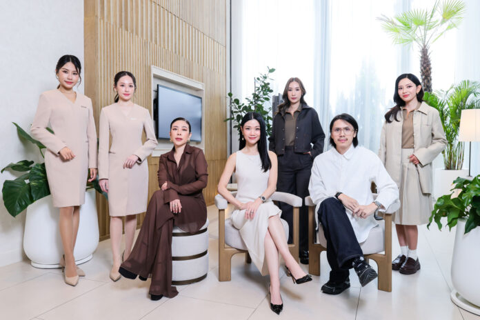 มิลิน ยุวจรัสกุล, กนกอร หลิมกําเนิด, วีรวรรธน์ ชินพิลาศ และพนักงานขายจากโครงการ STILL, Reference